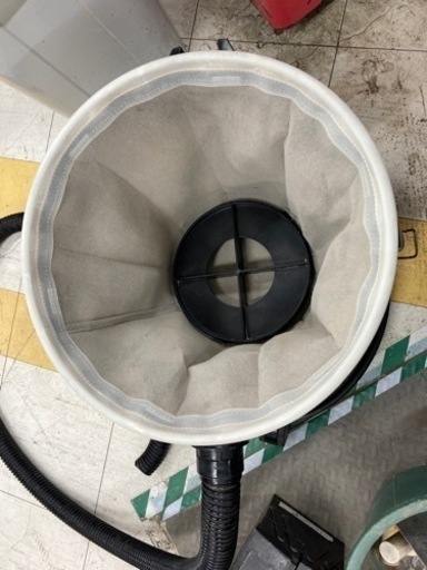 中古品 □ makita 乾湿両用集じん機 406 □ O □ IT47ZMD60BOW