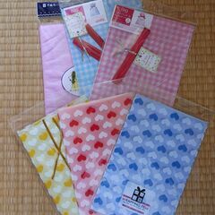 ラッピング用の袋・小箱・ひも・シールの画像