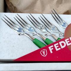 🇺🇸アメリカ製品　皿、ホークセット　新品の画像