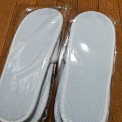 ホテルアメニティのスリッパ２足の画像