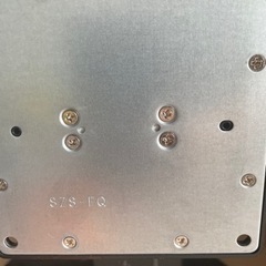 モニタースタンド　ギガバイトの画像