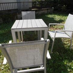 ガーデンテーブル＆チェア３脚の画像