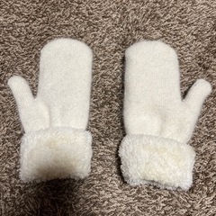 クリーム色　手袋