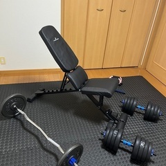 ほぼ新品✨半額以下？✨全身鍛えられるホームジムセット✨40kg✖️2個の可変式ダンベル✨インクラインベンチ✨ゴムマット✨EZバーの画像