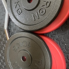 ほぼ新品✨半額以下？✨全身鍛えられるホームジムセット✨40kg✖️2個の可変式ダンベル✨インクラインベンチ✨ゴムマット✨EZバーの画像