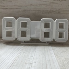 【物々交換】IKEAデジタル時計とアロマデュフューザーの画像