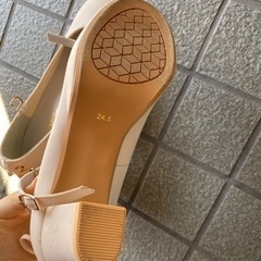 ヒール 靴 ベージュピンクの画像