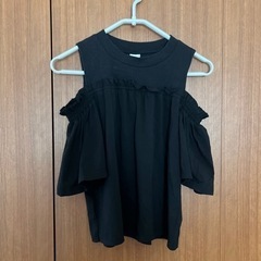 お値下げ致しました！⭐️シンガポール　半袖　肩見せ　Tシャツ　トップス