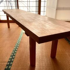 職人の手作り。１枚板で作ったローテーブルです