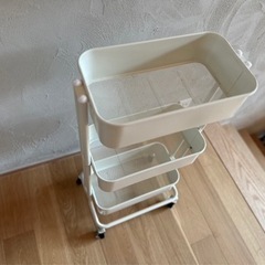 3段ワゴン　　決まりましたの画像