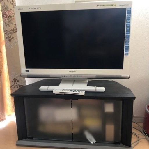 テレビ　テレビ台付き（受け渡し者決まりました)