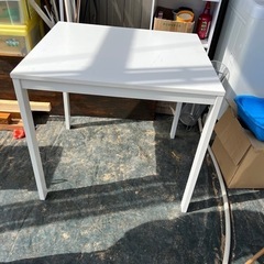 IKEA の延長テーブル