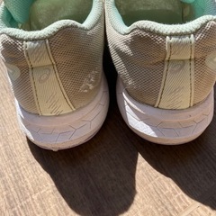 〈ASICS〉グリーンのスニーカー20センチの画像
