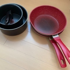 鍋2個とフライパン2個
