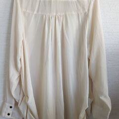 ベージュブラウス+インナー2点の画像