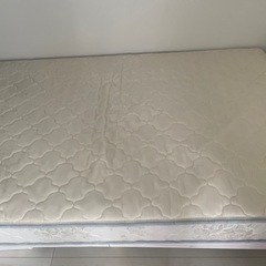 美品 セミダブル マットレスとベットフレームの画像
