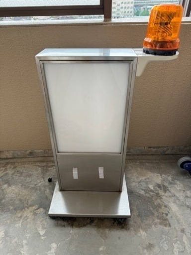 スタンド看板　回転灯付き