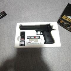 おもちゃのピストルの画像