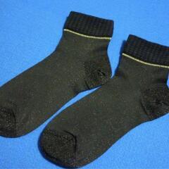 【未使用級 / 福助】ラメ素材 クル－丈ソックス 光沢 足もと華やか 2足の画像