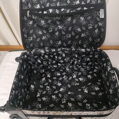 ★ミッキーマウス、キャリーケース★帰国時に1回使用のみ！レア品かも？！の画像