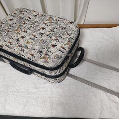 ★ミッキーマウス、キャリーケース★帰国時に1回使用のみ！レア品かも？！の画像