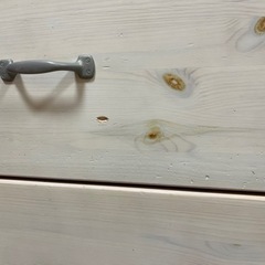 ナチュラルな脚付きチェスト/タンスの画像