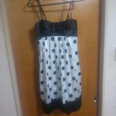 ダンボール一箱分の可愛いお洋服。の画像