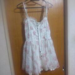 ダンボール一箱分の可愛いお洋服。の画像