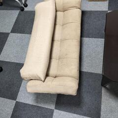 背もたれが折れるソファーの画像