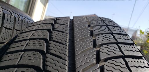 値下げしました。これからの季節早い者勝ち❣山道走行は足元から安全装着❣ミシュランスのタッドレスタイヤ225/60/18　バリ山有です。