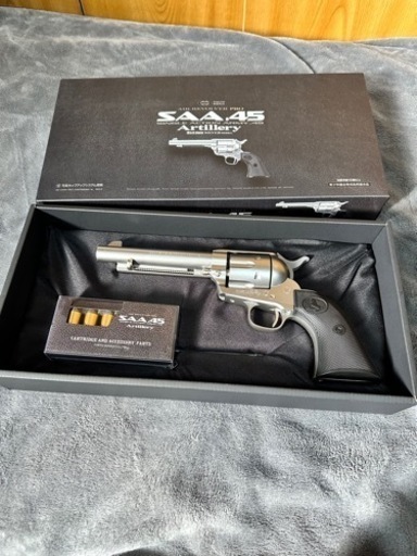 ハンドガン　シルバー