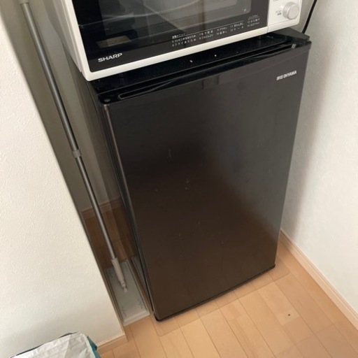【引っ越しの為10/25まで出品・値下げ・美品】アイリスオーヤマ 冷蔵庫 93L 右開き +  床の透明カバーセット