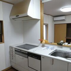指宿市十町【売家】ソーラーパネル付温泉引込あり木造2階建4LDK+ガレージ600万円 − 鹿児島県