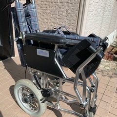 コンパクトな車椅子譲ります