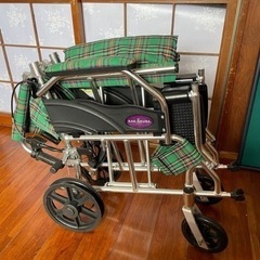 折りたたみ車椅子（タイヤありません）の画像
