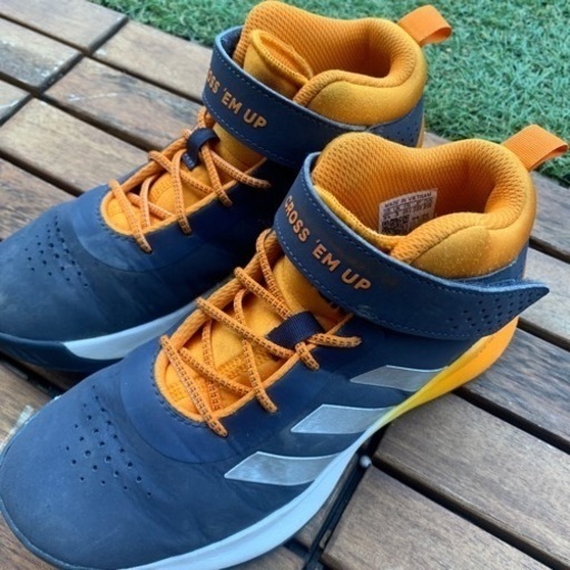 adidas 男の子　22センチ