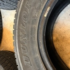215/80R16 スタッドレスタイヤ(タイヤのみ)の画像