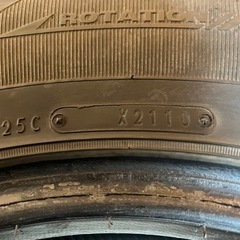 215/80R16 スタッドレスタイヤ(タイヤのみ)の画像