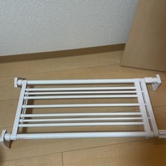 突っ張り式荷物棚