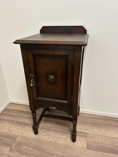 アンティーク家具　収納棚