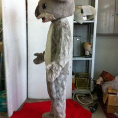 値下げ。格安中古短期使用　着ぐるみ・本格イベントスーツ　「コアラ・こあら、中スーツ付き」。 　動物・等身大　本体丈夫で、消臭・清潔な樹脂製・国産手造り品、本体スーツ、手、脚、靴セット。洗濯出来ます。 　パンダ・コアラ・トラ・ブタ・トラサル等１３種各1着先着限り。の画像