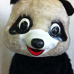 値下げ。格安中古短期使用　着ぐるみ・本格イベントスーツ　「パンダ・ぱんだ着ぐるみ、中スーツ付き」。 　動物・等身大　本体丈夫で、消臭・清潔な樹脂製・国産手造り品、本体スーツ、手、脚、靴セット。洗濯出来ます。 　パンダ・コアラ・トラ・ブタ・トラサル等１３種各1着先着限り。の画像