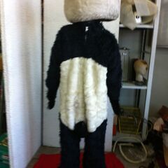 値下げ。格安中古短期使用　着ぐるみ・本格イベントスーツ　「パンダ・ぱんだ着ぐるみ、中スーツ付き」。 　動物・等身大　本体丈夫で、消臭・清潔な樹脂製・国産手造り品、本体スーツ、手、脚、靴セット。洗濯出来ます。 　パンダ・コアラ・トラ・ブタ・トラサル等１３種各1着先着限り。の画像