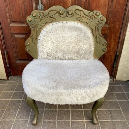 アンティークチェアー　
木製木彫り　椅子　ソファ