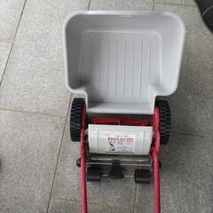 手動式の芝刈り機