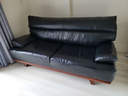 #4275  ＜イタリア製＞ 総革張り高級ソファー　【多慶屋１８４８００円】