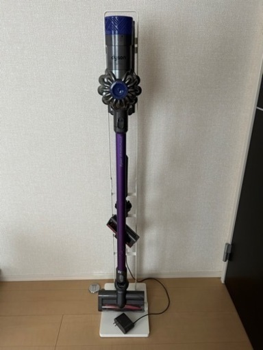 【取引先決定】ダイソン　v6 掃除機　訳あり　付属品あり　スタンド付き
