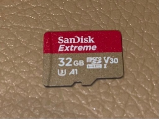 最終値下げ】9万円相当★switch本体、ソフト4本、プロコンジョイコンhoriコン、外出用ケース、microSD32GBその他