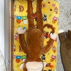 さる巨大ぬいぐるみ