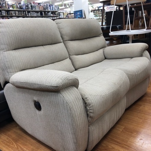 【ニトリ】ベージュカラーの布素材 電動リクライニングソファーお売りします！